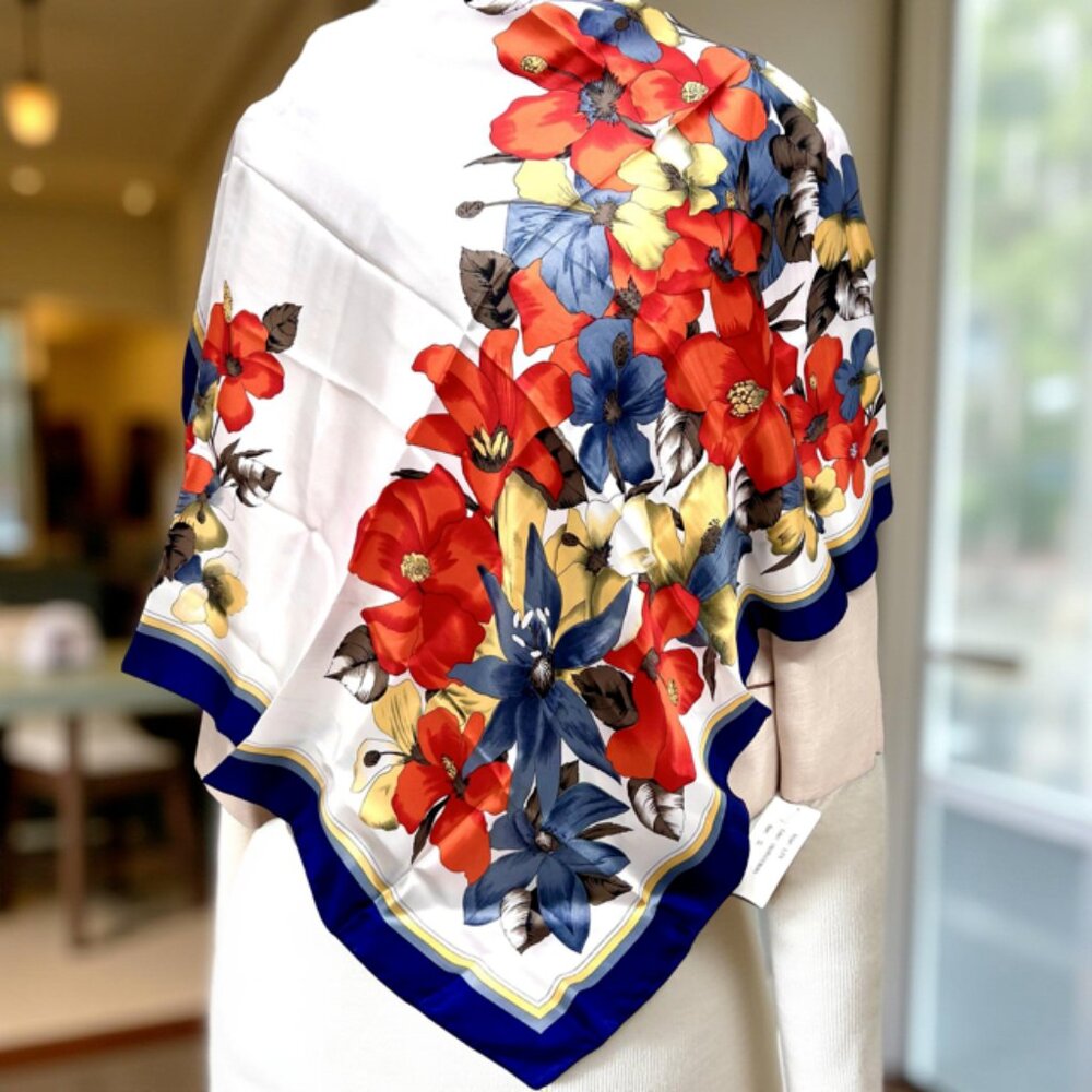 Beautiful Giorgio Bissoni 100% Silk Scarf 34" white blue orange red floral(23)